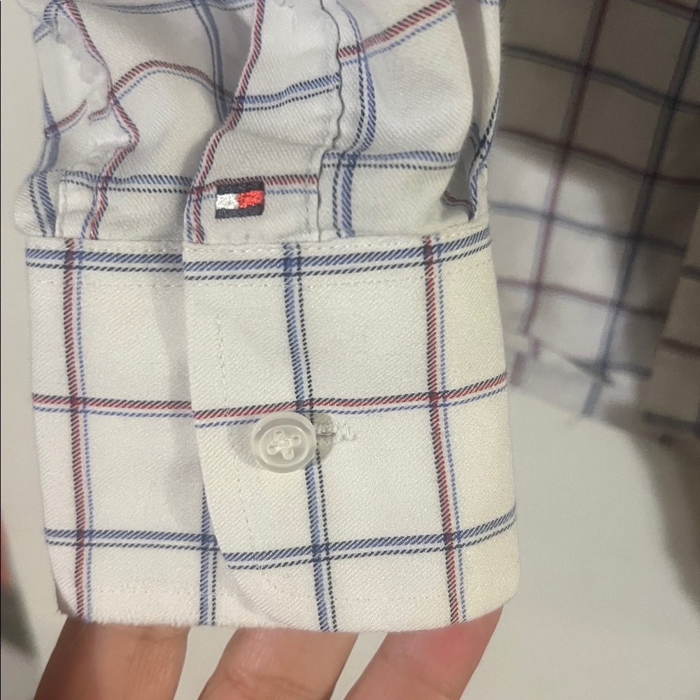 Tommy Hilfiger white w/blue &red plaid long sleeve shirt. Regular fit stretch - Picture 4 of 8